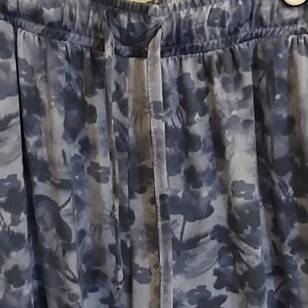 AMBRIELLE 2-PIECE WOMEN'S PAJAMAS, VERY SOFT, BLUE FLORAL PRINT. NWOT